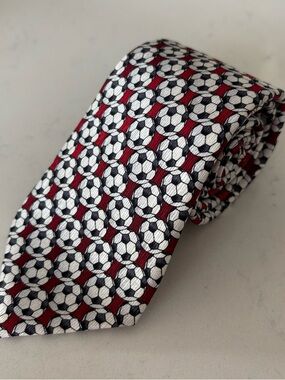 Van Heusen Tie Soccer Balls Short 50” X 3” Great For Soccer Fans Or Players